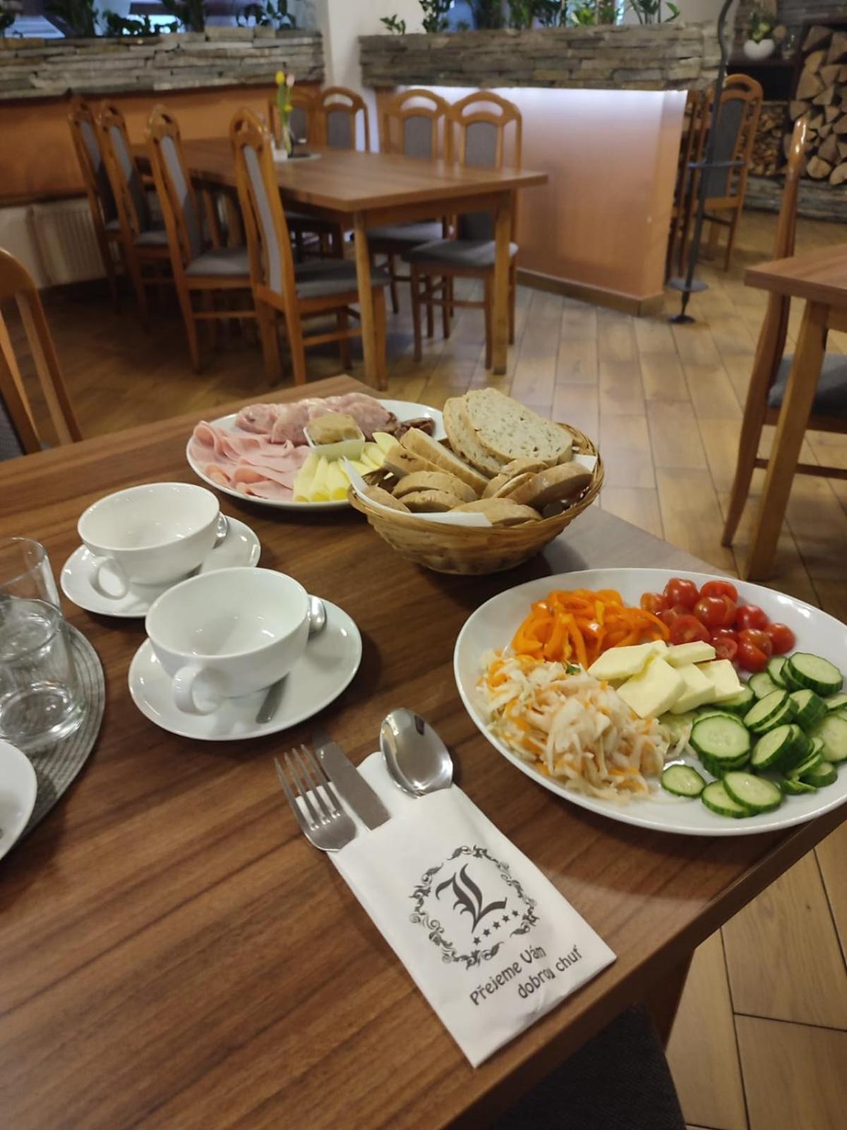 Restaurace A Penzion Lutena Dolni Lutyne Ngoại thất bức ảnh