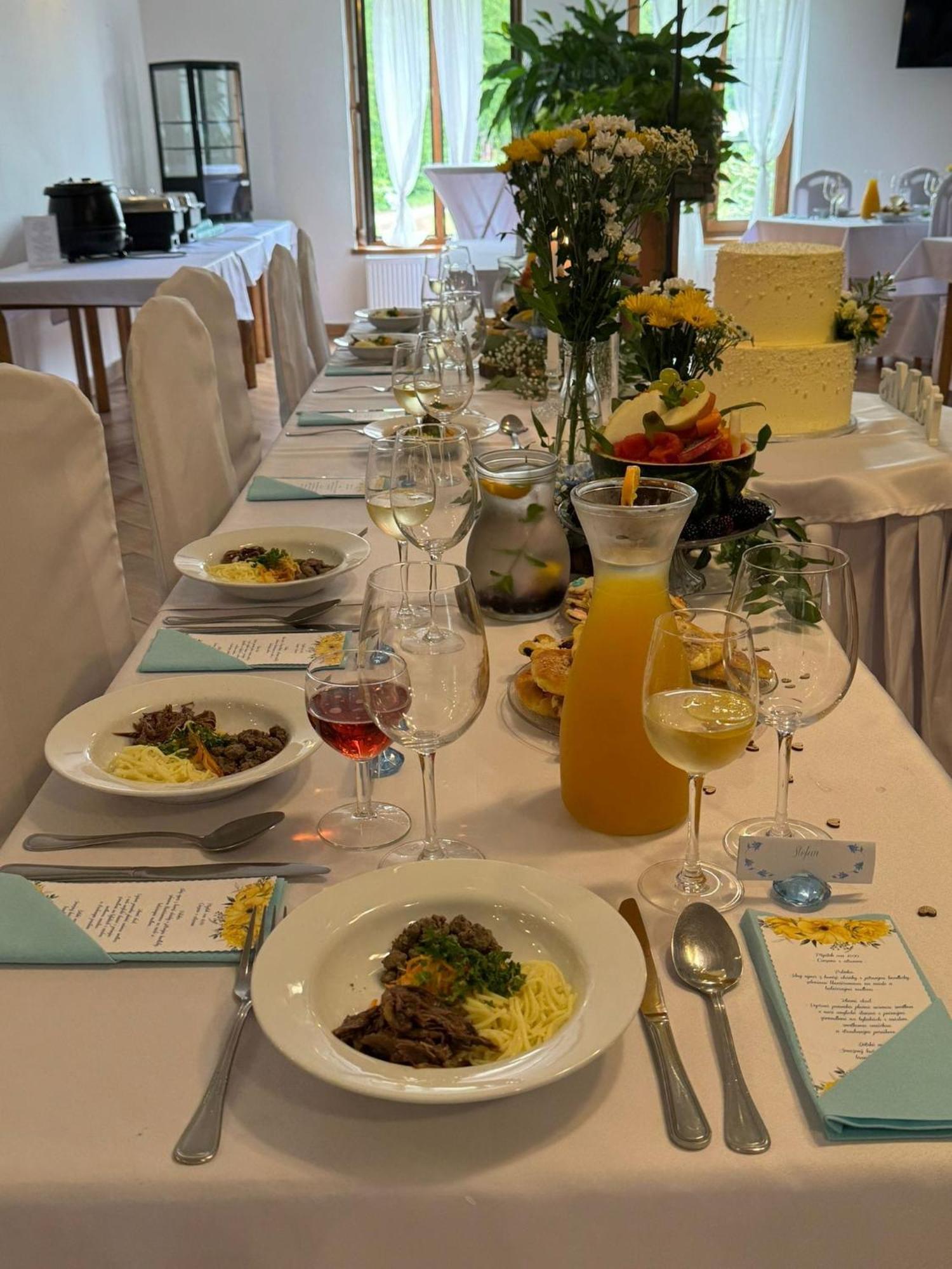 Restaurace A Penzion Lutena Dolni Lutyne Ngoại thất bức ảnh